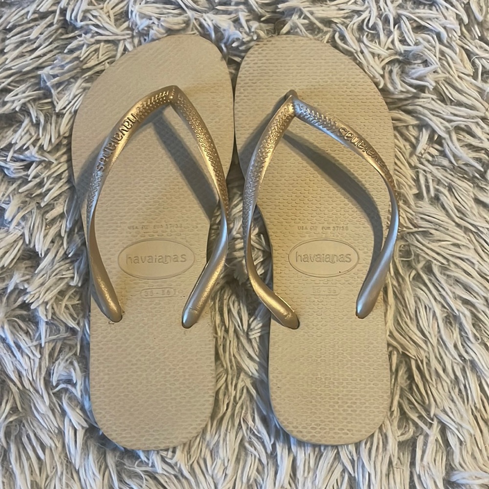 Gently worn Original Gold Havaianas Size 35/36 USA 6